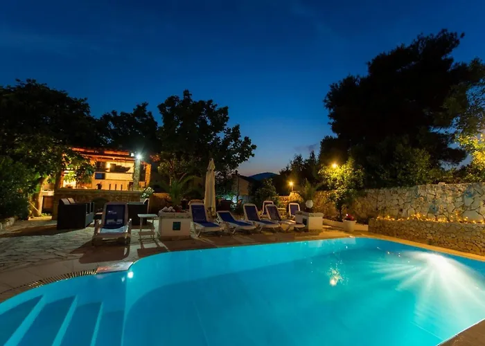 Stil - One Bedroom With Balcony And Sea View 102 * 特罗吉尔